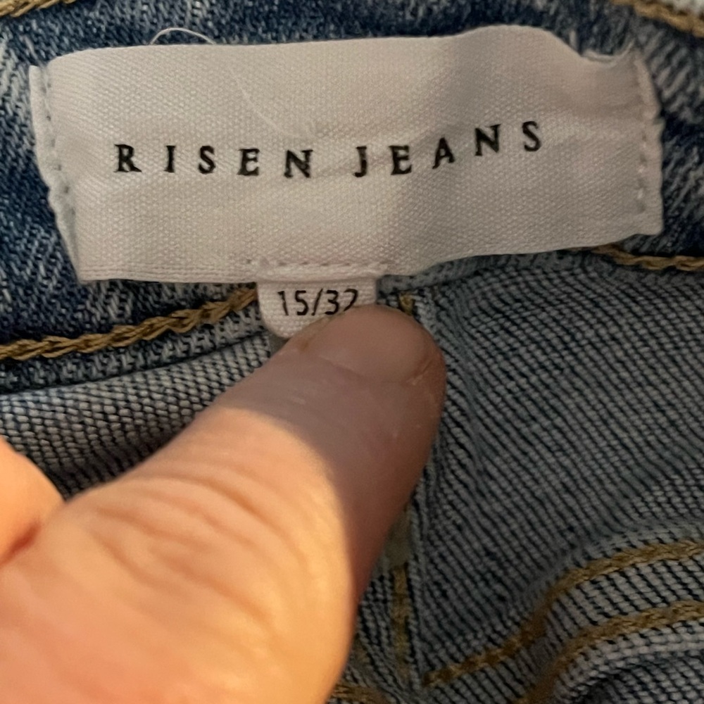 Distressed Light Wash Jeans - Picture 7 of 8